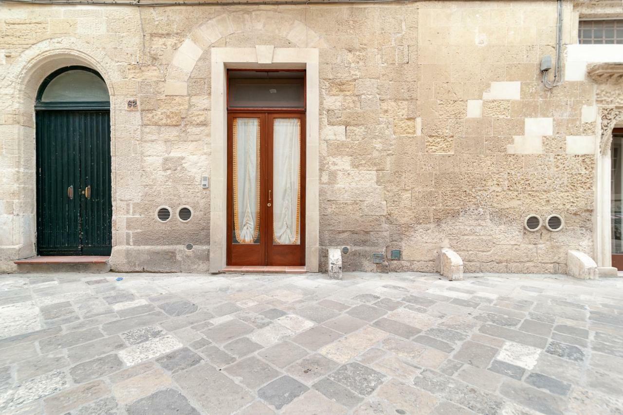 Dimora Dei Baroni Lägenhet Lecce Exteriör bild